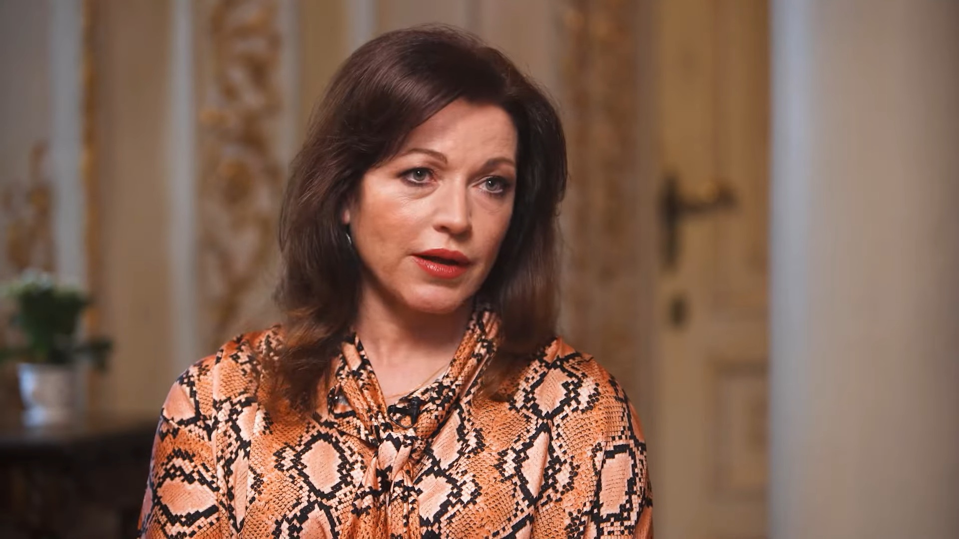 Үлкен есектер мен қынаптар фото видео Бірыңғай киімдегі секс ххх