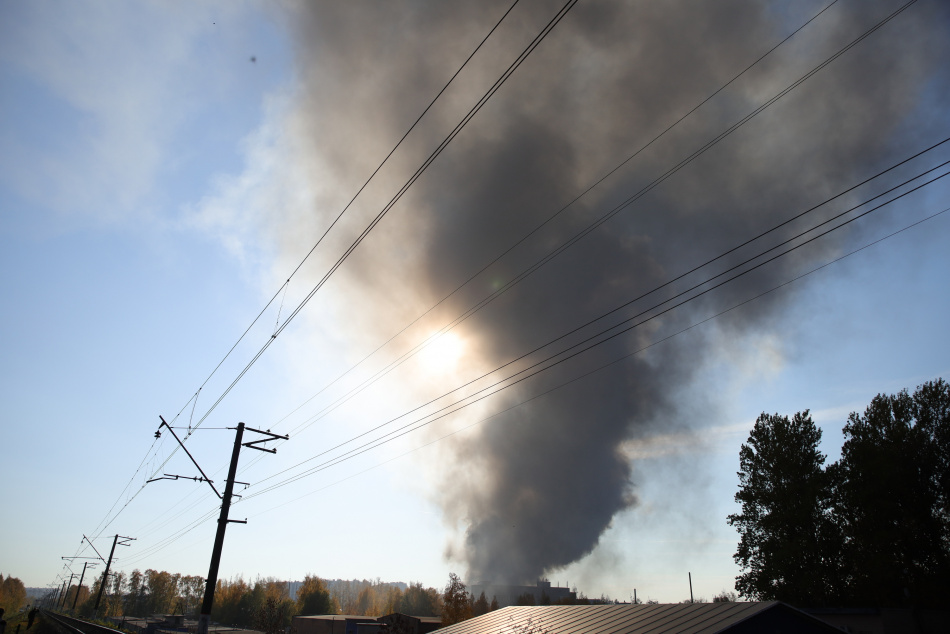 Пожарные прибыли к кафе на Восстания из-за утреннего дыма