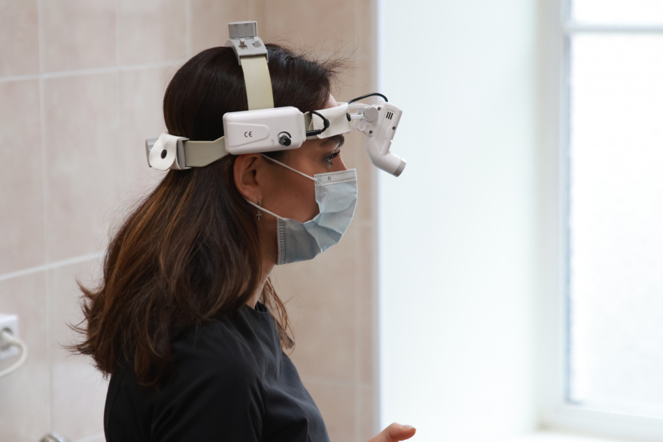 Врачи рассказали о причинах потери слуха среди молодых людей 