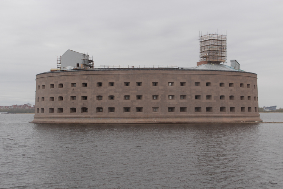 Поток туристов в парке Остров фортов в Кронштадте увеличился летом 2025 года