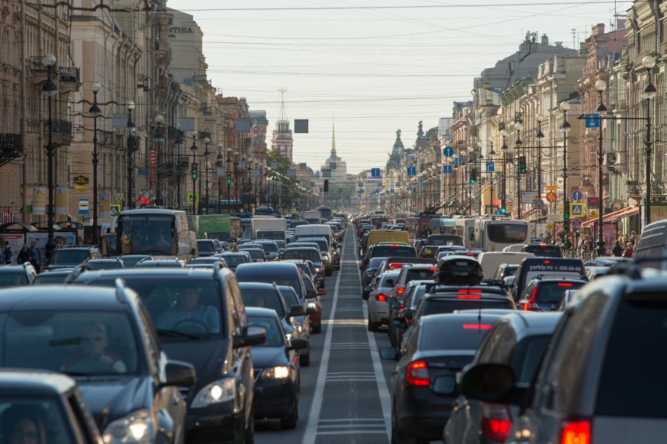 Трое иностранцев пострадали в потасовке на главной улице Петербурга