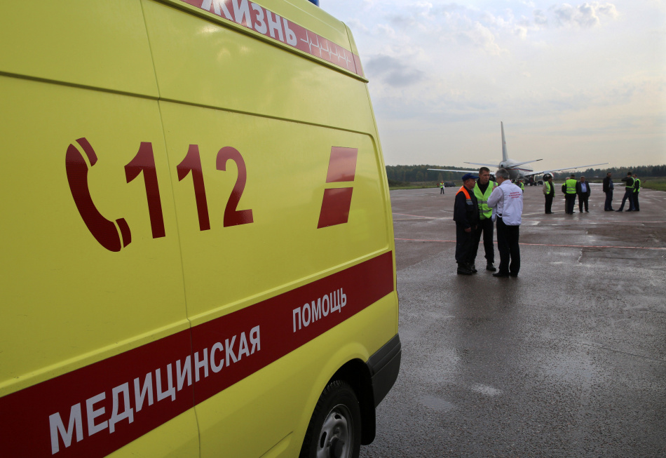 В Кировском районе Ленобласти спасатели вытащили из канавы упавшего человека