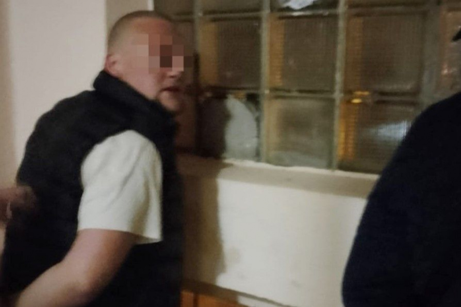 В Санкт-Петербурге задержали двоих за нападение на водителя такси