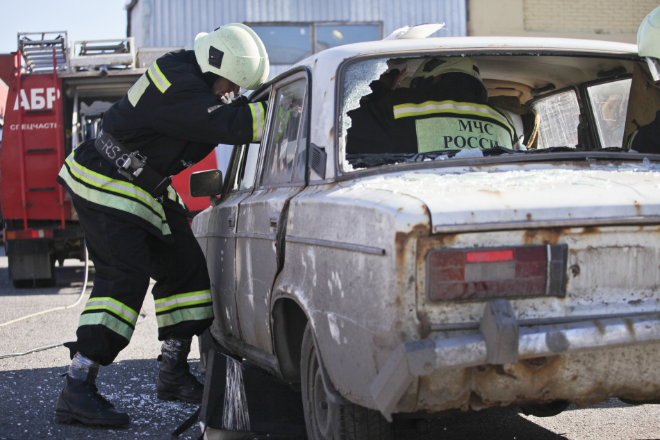 Вечерний пожар на Дачном проспекте оставил без машины четырех автовладельцев