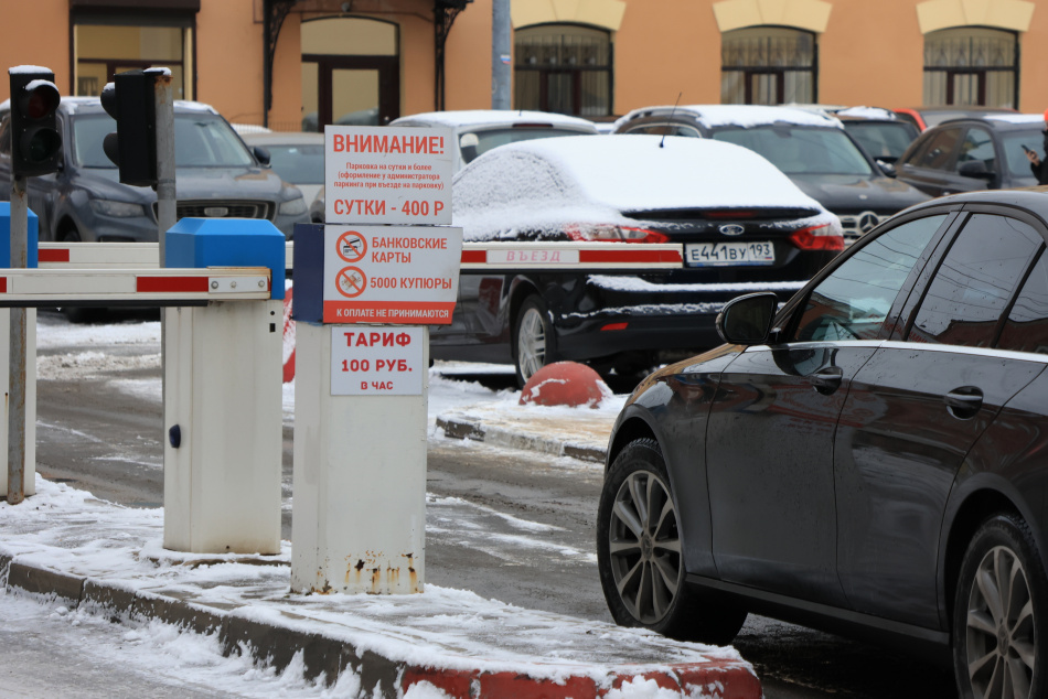 В Петербурге мошенники придумали новую схему обмана с установкой шлагбаумов во дворах