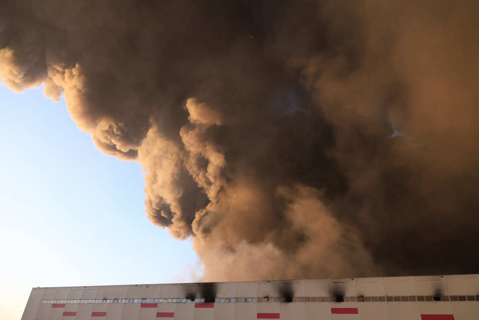 Пожар у Мурино вызвал заметное задымление рядом с КАД