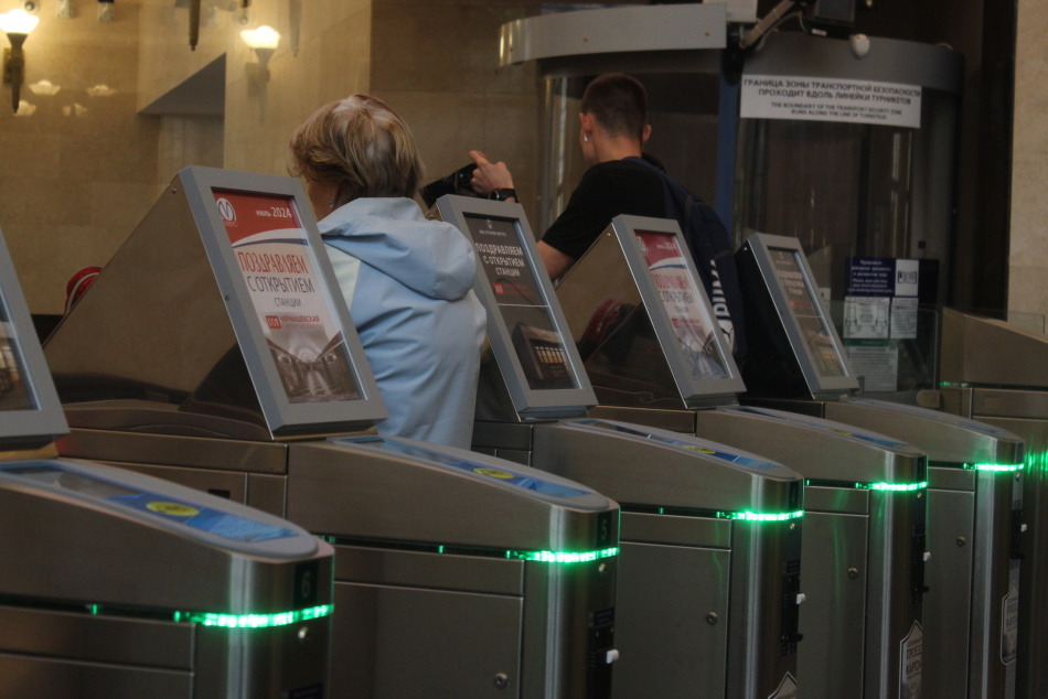 В метро Петербурга внедрят оплату проезда по биометрии до конца 2025 года