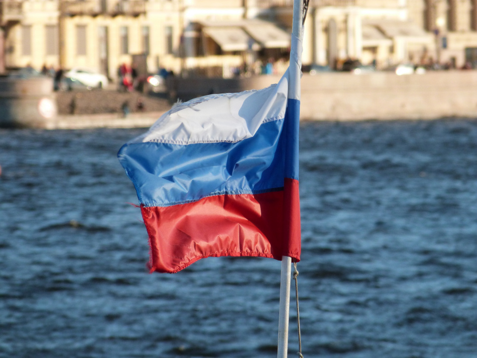Житель Петербурга получил срок за порчу государственных символов на фасадах