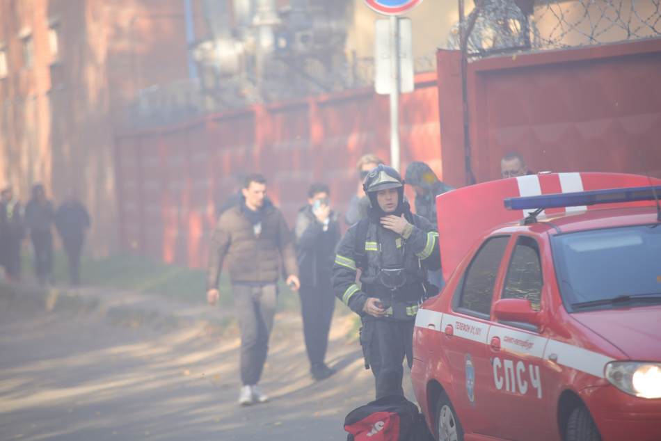 Пожарные расчеты оперативно потушили вспыхнувший мусорный контейнер на Софийской