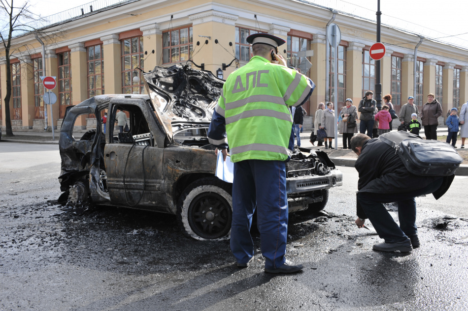 В Выборгском районе Петербурга сгорел салон легкового автомобиля Volkswagen