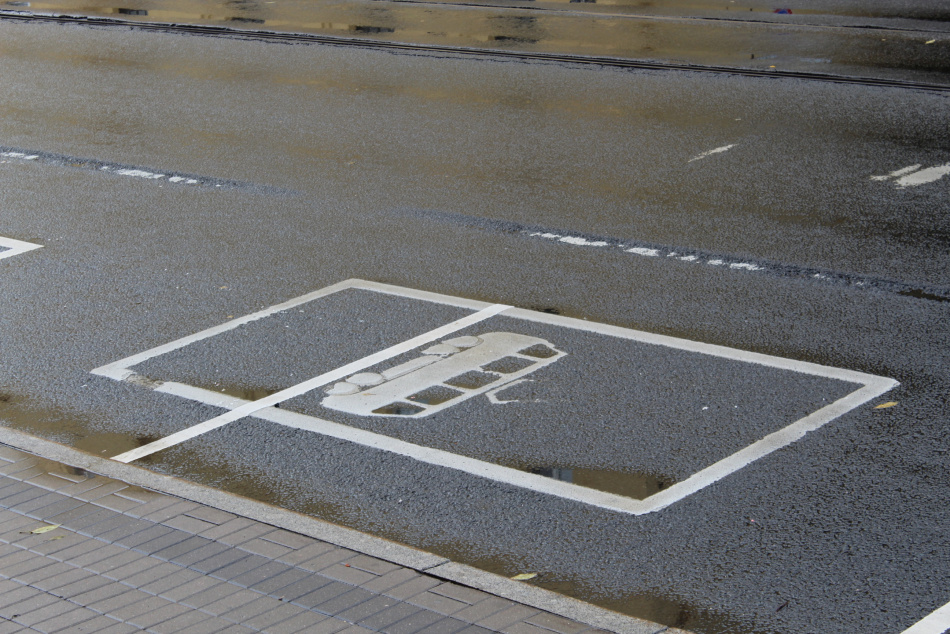 Движение трамваев на проспекте Авиаконструкторов временно изменено из-за перекрытия