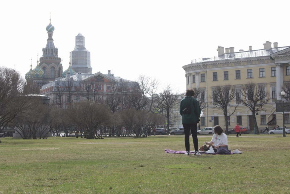 На Марсовом поле ночью погасло пламя мемориала