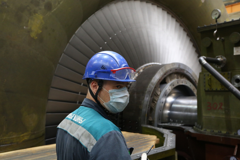 В Госдуме обсуждают упрощение присвоения статуса ветерана труда работникам заводов