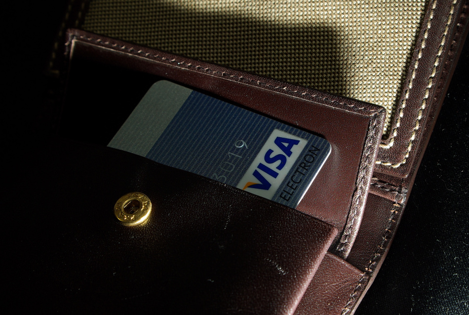 Введение НДС на обслуживание карт изменит структуру платежей в России