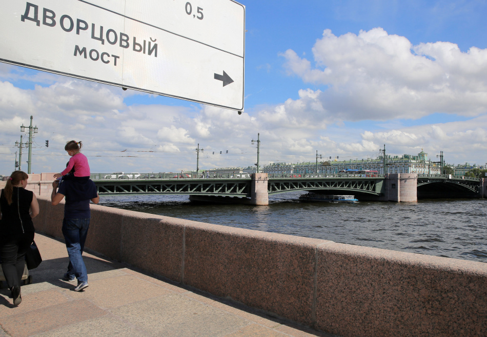 Дворцовый мост в Петербурге готовят к открытию после ремонта