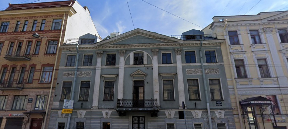 Статуя льва вновь украшает особняк Брюллова на Васильевском острове