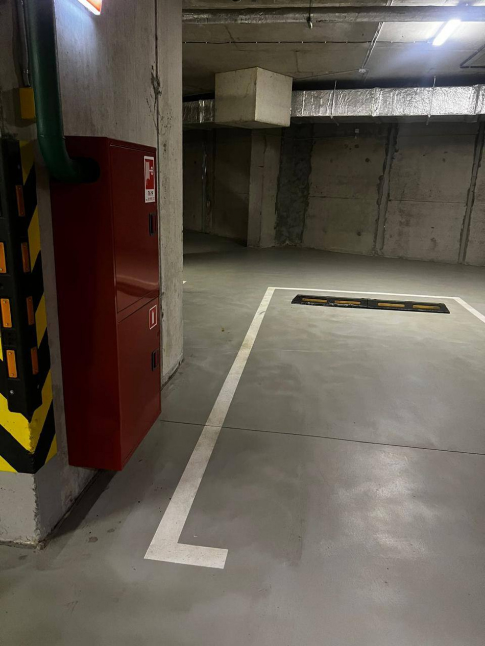Застройщик в Адмиралтейском районе сдал паркинг с грубыми нарушениями