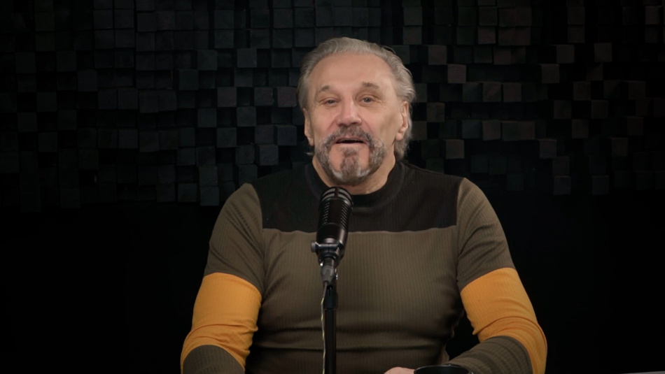 Анатолий Алешин удивил зрителей новым образом на шоу «ВИА Суперстар»