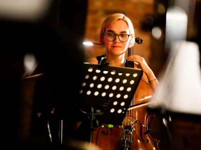 Фото Рождественский концерт Легенды русского рока на виолончелях при свечах