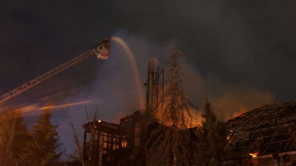 В Кировском районе Петербурга сгорело заброшенное здание на Турбинной