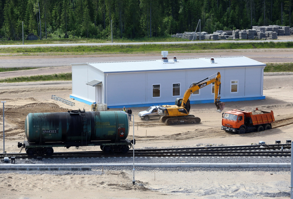 Власти обсуждают отмену пошлин на азиатский бензин для России