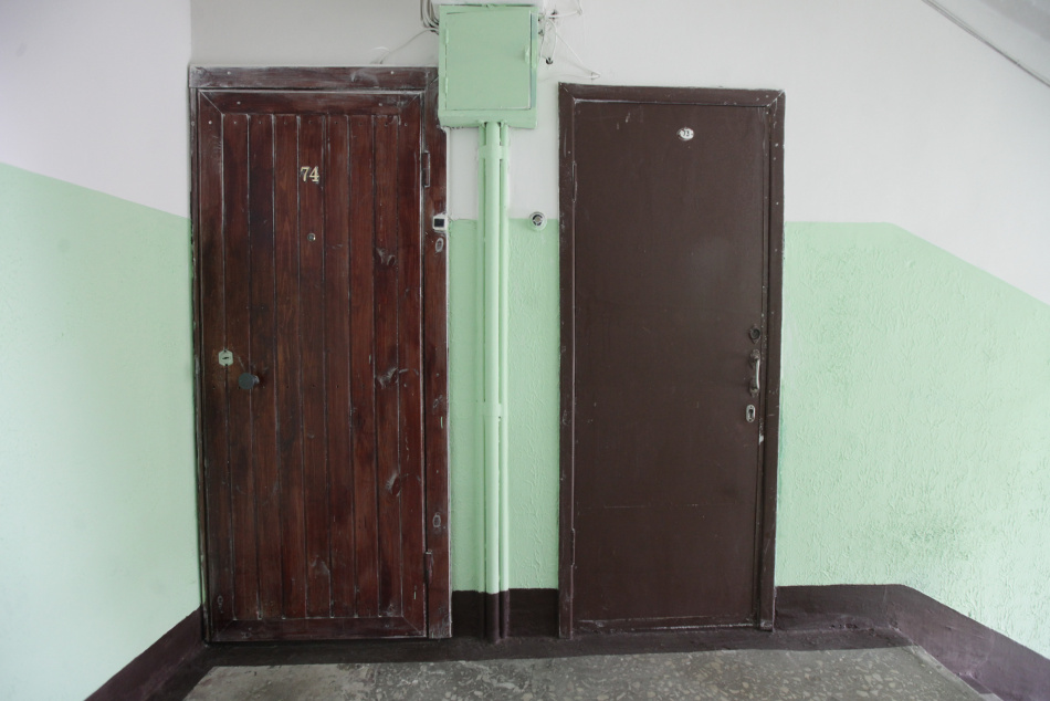 Петербуржец не смог доказать в суде опасность соседской входной двери