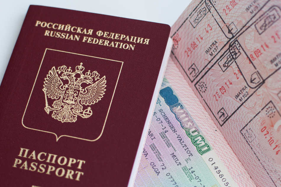 Полиция Петербурга опровергла слухи о массовой недействительности загранпаспортов