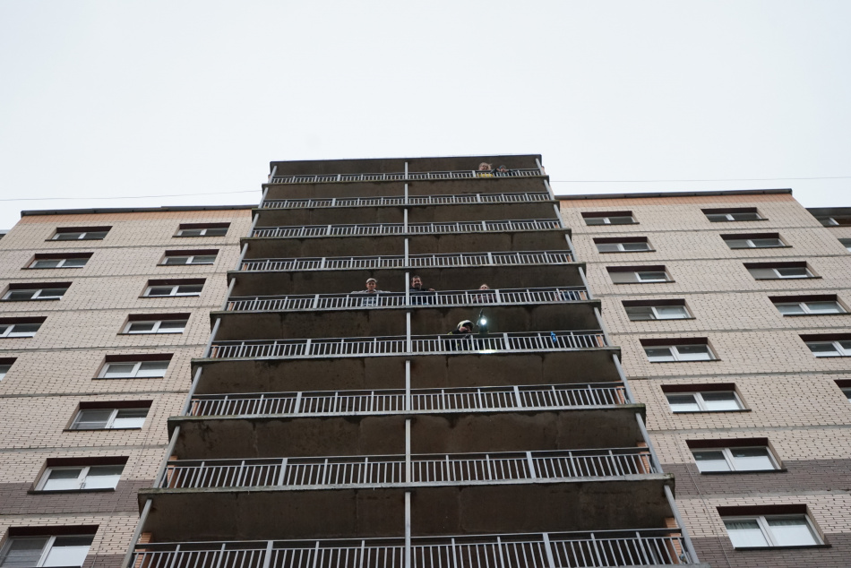 Жителям многоквартирных домов напомнили о штрафах за шум и запахи