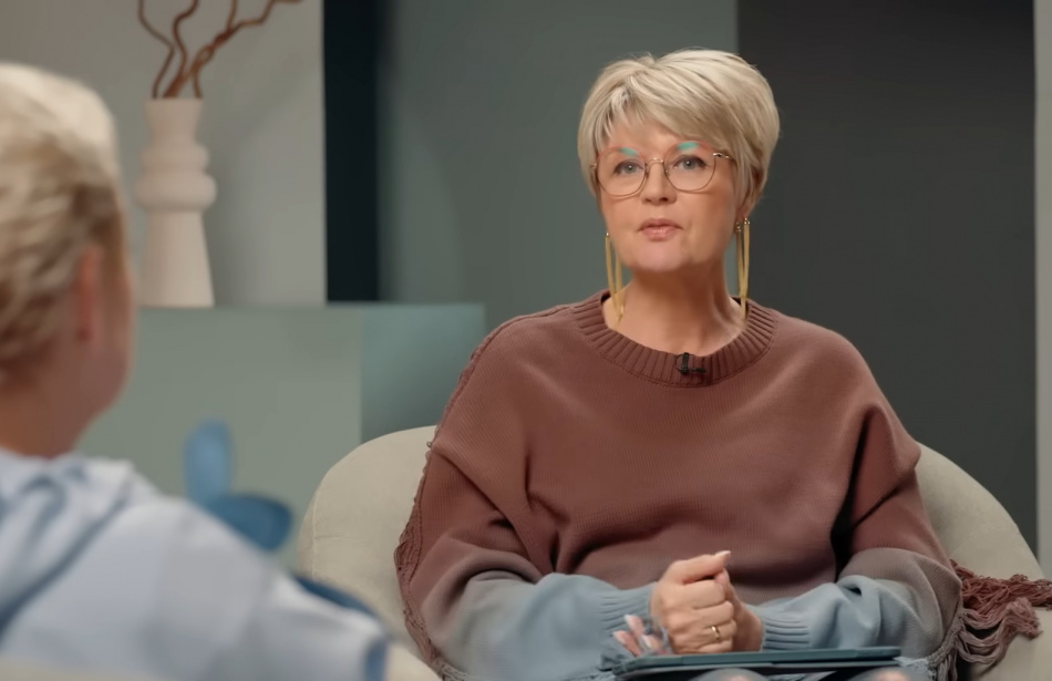 Юлия Меньшова высказалась об уехавших артистах и интервью Пугачевой