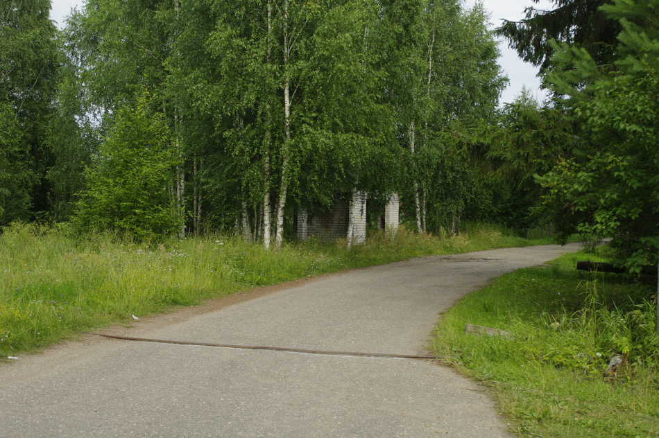 Прокуратура начала проверку из-за разбитой дороги в Гаражном проезде в Буграх