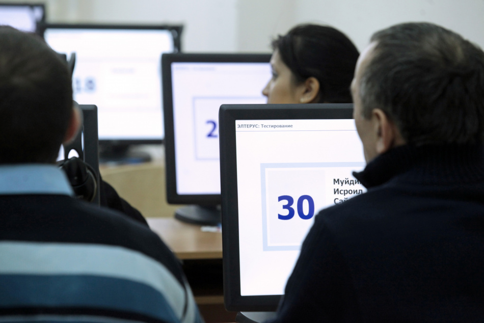 В России внедрят электронные трудовые договоры для иностранных работников