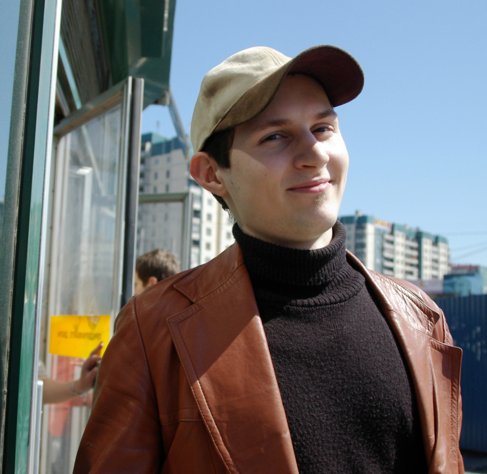 Артемий Лебедев усомнился в праве Павла Дурова называться отцом сотни детей