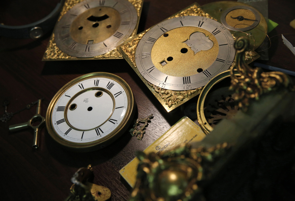 Часы петергофского завода снова входят в моду у коллекционеров
