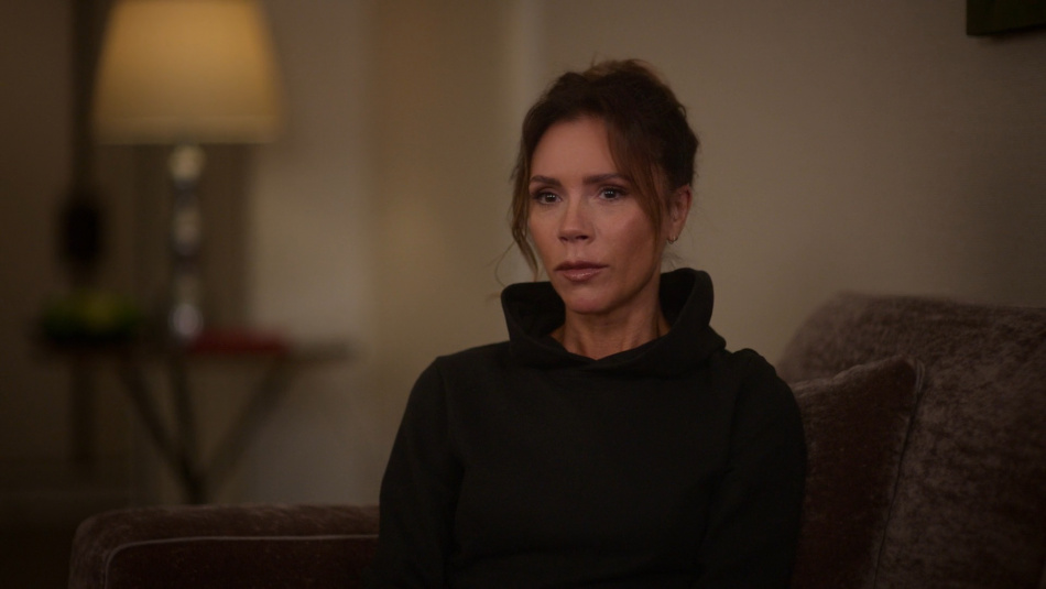 Виктория Бекхэм показала идеальный осенний образ для невысоких девушек