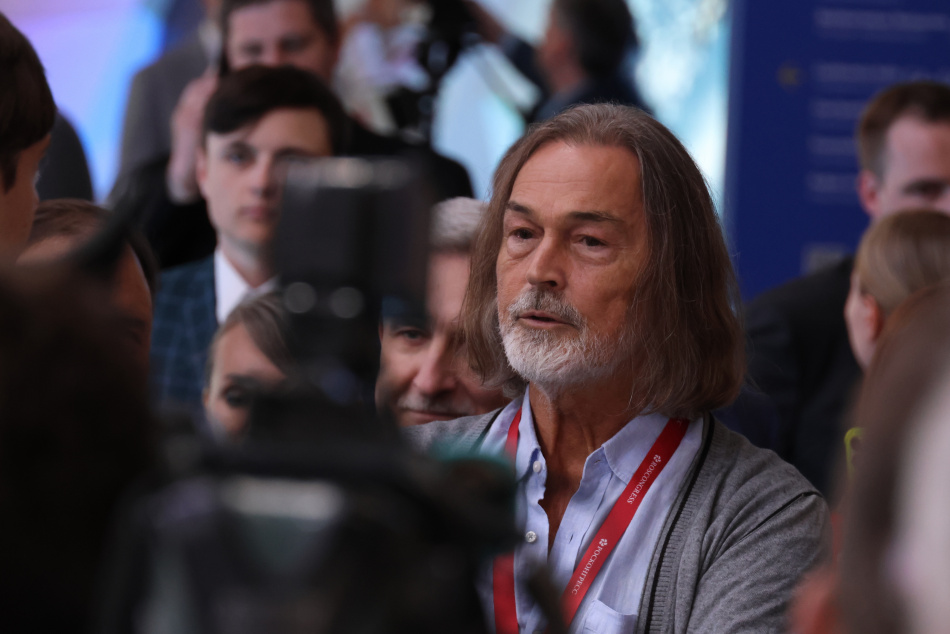 Художник Никас Сафронов отказался приютить настойчивую претендентку на сердце