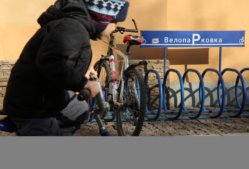 В Приморском районе ищут женщину после кражи электровелосипеда