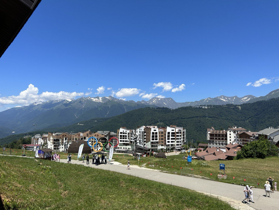 В Сочи туристы с детьми оказались в ловушке из-за разлива реки