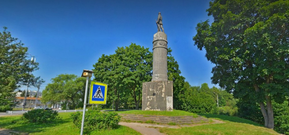 В Колпино прокуратура заставит чиновников спасти бесхозный памятник красногвардейцам