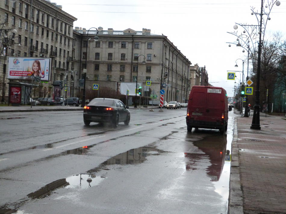 Водитель BMW на Шафировском проспекте избежал аварии благодаря развороту на 360 градусов