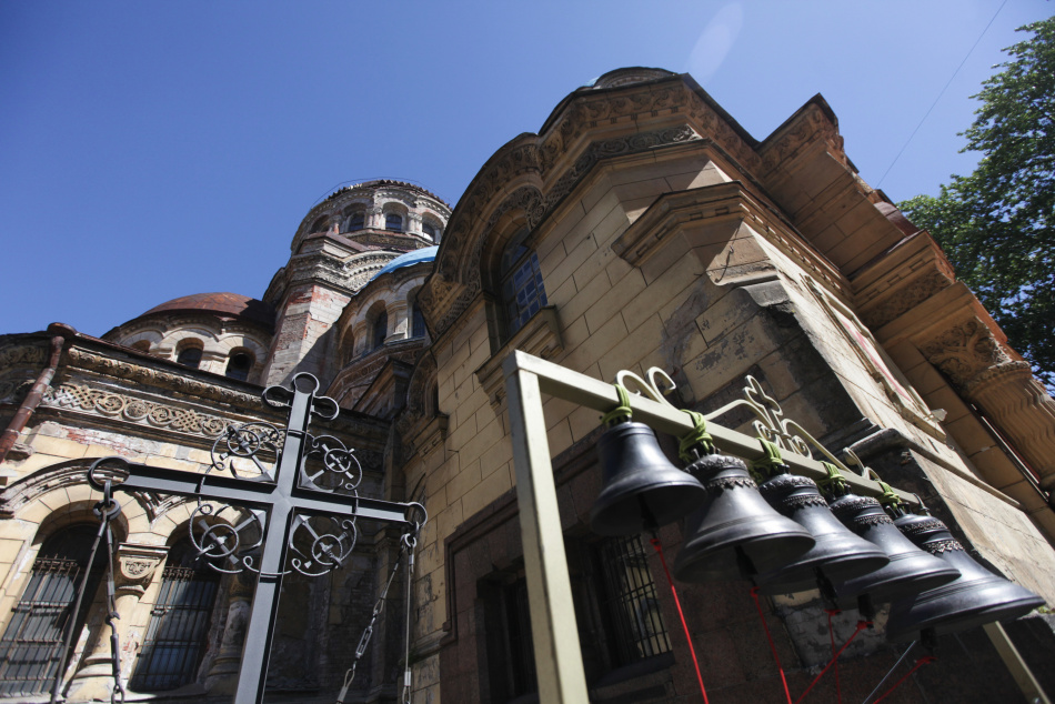 В Фрунзенском районе мужчина избил пожилую женщину у храма