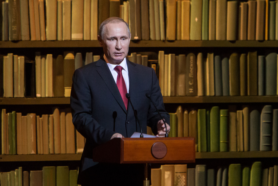 Владимир Путин предложил сделать семьи с тремя детьми и более стандартом в России