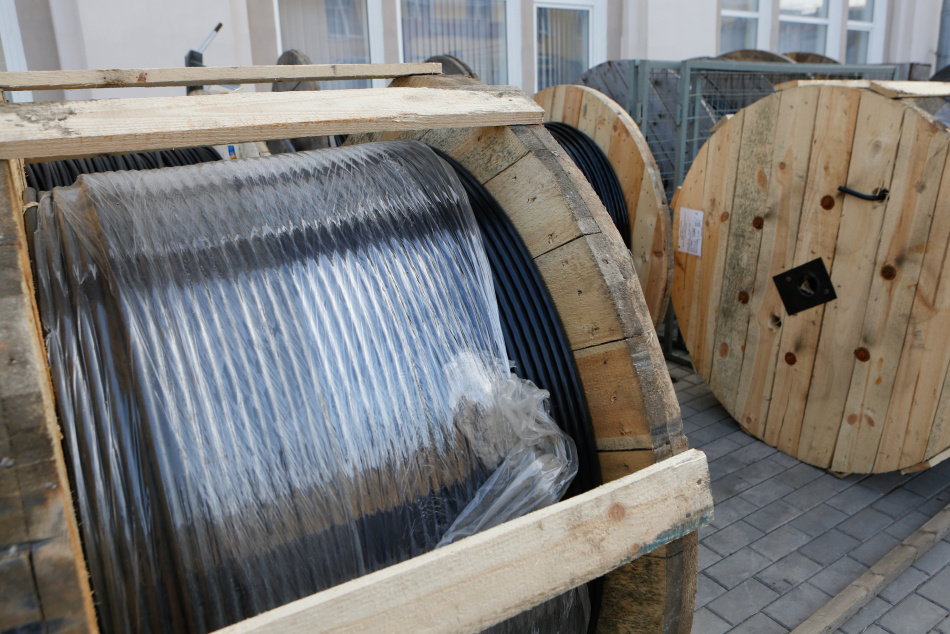 Жителю Петербурга инкриминируют крупную кражу кабеля в Ленобласти