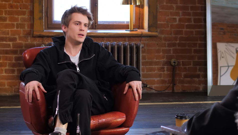 Иван Янковский объяснил, как пришел в профессию и реагирует на сравнения