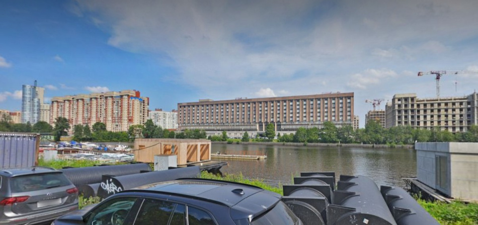 В Галерной гавани продолжают сдавать хаусботы несмотря на запреты