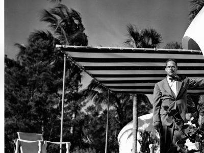 Фото Показ фильма  Модернизм, Inc.