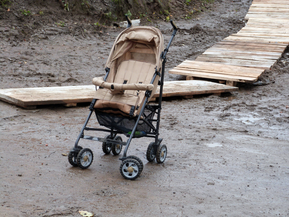 Младенца обнаружили в коляске у мусорных баков на Московском проспекте