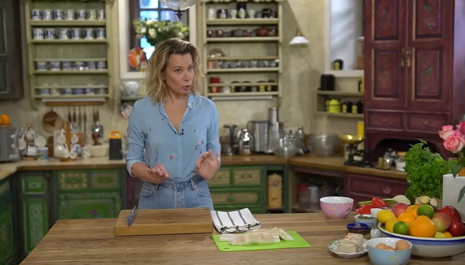 Юлия Высоцкая объяснила, почему ее кулинарные неудачи стали мемами