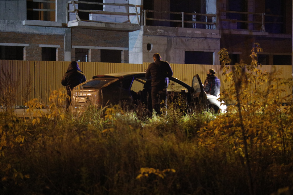 Спасатели вытащили водителя из иномарки в Тосненском районе 