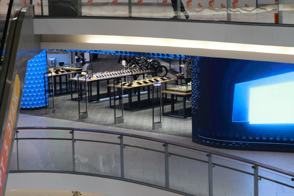 Посетителей торгового центра на Коломяжском вывели из-за тревоги