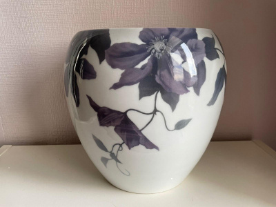 Фото Выставка Искусство и ботаника: вазы Императорского фарфорового завода конца XIX – начала XX века. Из цикла «Поднесение к Рождеству» Фото Выставка Искусство и ботаника: вазы Императорского фарфорового завода конца XIX – начала XX века. Из цикла «Поднесение к Рождеству»